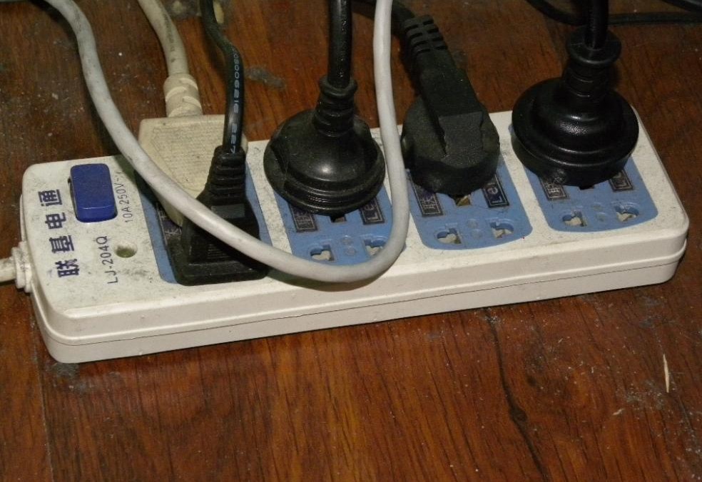 【珠江電纜】家里的插座進水了，怎么處理？